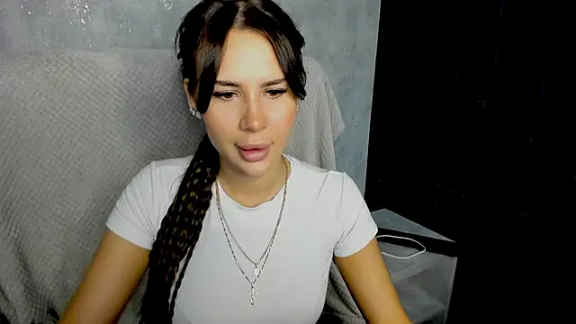 Snapshot of SuraMune chatting on February 2026 06:04:02 PM SuraMune online show from February 2026 06:04:02 PM