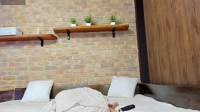 Snapshot of Lizzyvixxx chatting on February 2025 01:28:02 PM Lizzyvixxx online show from February 2025 01:28:02 PM