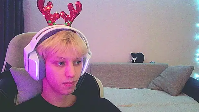 Snapshot of Ostin_meow chatting on December 2024 12:40:02 PM Ostin meow online show from December 2024 12:40:02 PM