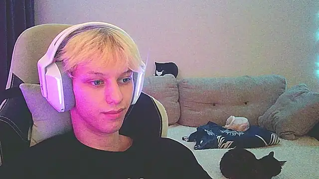 Snapshot of Ostin_meow chatting on December 2024 03:41:02 PM Ostin meow online show from December 2024 03:41:02 PM