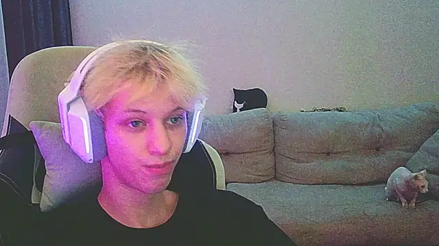 Snapshot of Ostin_meow chatting on December 2024 05:53:02 PM Ostin meow online show from December 2024 05:53:02 PM