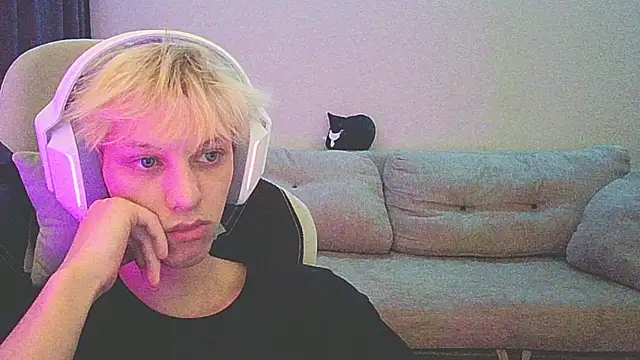 Snapshot of Ostin_meow chatting on December 2024 06:27:01 PM Ostin meow online show from December 2024 06:27:01 PM