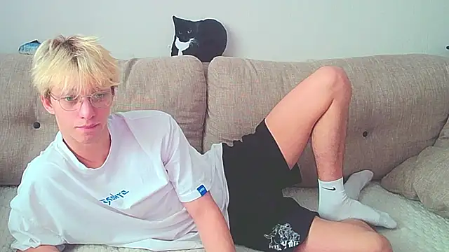 Snapshot of Ostin_meow chatting on December 2024 06:57:02 AM Ostin meow online show from December 2024 06:57:02 AM