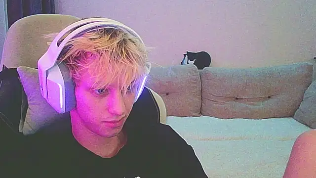 Snapshot of Ostin_meow chatting on December 2024 02:21:01 PM Ostin meow online show from December 2024 02:21:01 PM