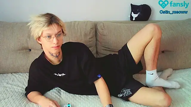 Snapshot of Ostin_meow chatting on February 2025 07:01:02 AM Ostin meow online show from February 2025 07:01:02 AM