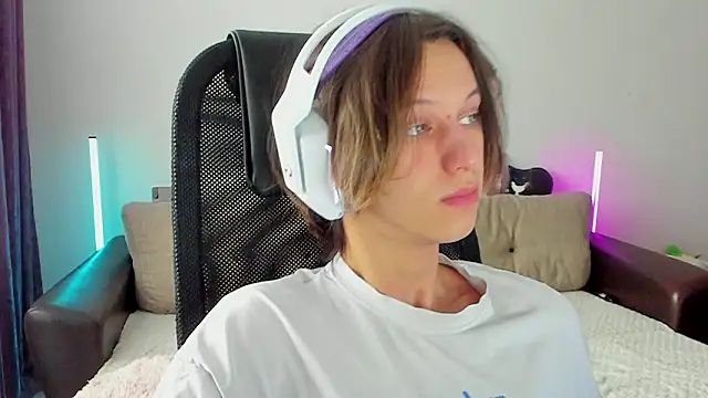 Ostin meow online show from February 2026 07:40:01 AM