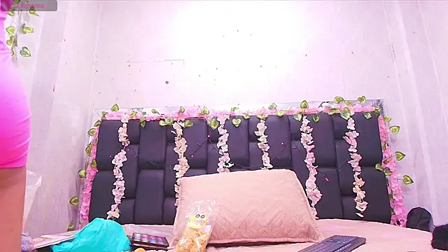 canela oss online show from October 2025 12:03:01 PM