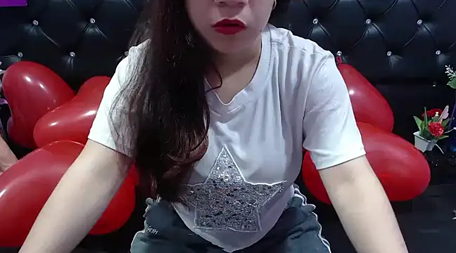 Snapshot of MelanyCarter18 chatting on February 2025 01:18:02 PM MelanyCarter18 online show from February 2025 01:18:02 PM