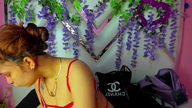 Snapshot of MelanyCarter18 chatting on October 2025 01:23:01 PM MelanyCarter18 online show from October 2025 01:23:01 PM