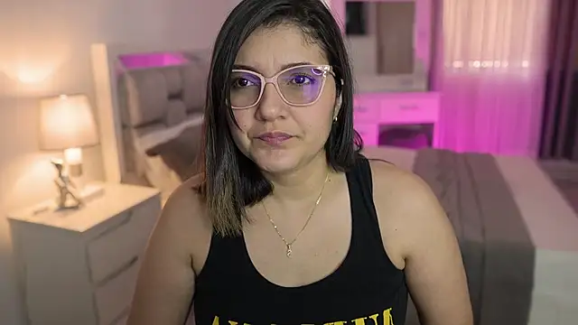 Snapshot of Camilaa_bueno chatting on January 2025 05:55:01 PM Camilaa bueno online show from January 2025 05:55:01 PM