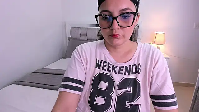 Camilaa bueno online show from April 2026 11:44:01 PM