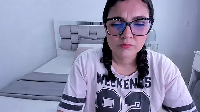 Camilaa bueno online show from June 2026 11:53:02 PM