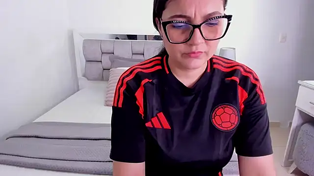 Camilaa bueno online show from June 2026 12:17:02 AM