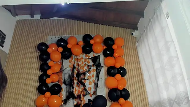 Any topless online show from November 2025 11:01:02 AM