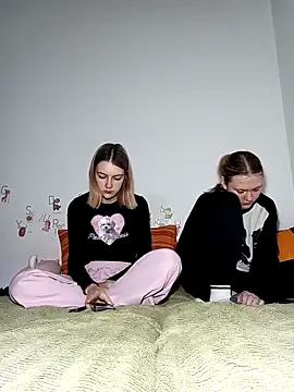 Snapshot of ella_grays chatting on February 2026 05:10:01 PM ella grays online show from February 2026 05:10:01 PM