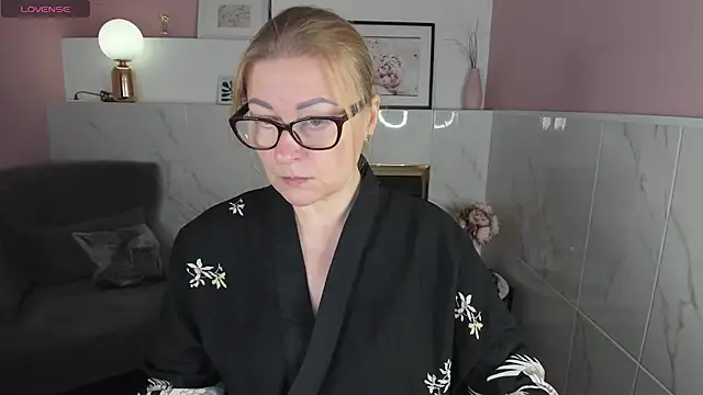 AlexandraKind online show from January 2025 01:28:01 PM