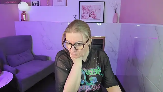 AlexandraKind online show from February 2025 05:50:01 PM