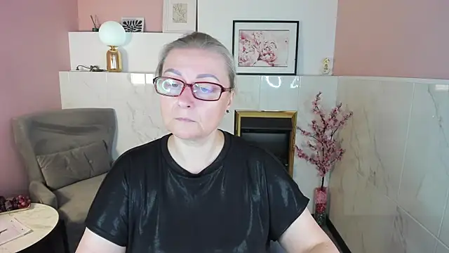 AlexandraKind online show from September 2025 01:33:01 PM