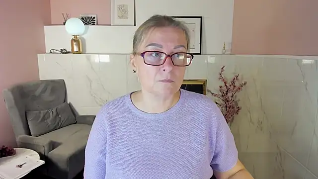 AlexandraKind online show from September 2025 01:34:01 PM