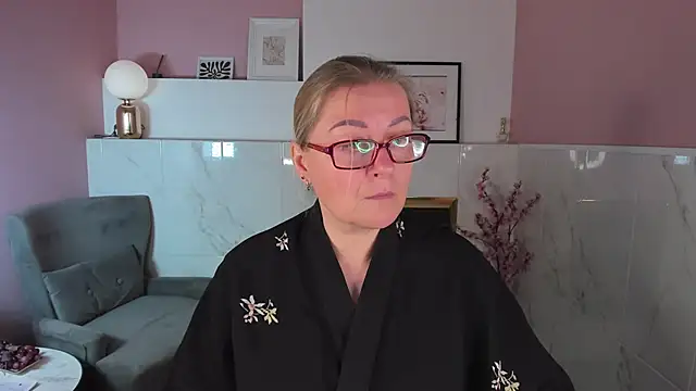 AlexandraKind online show from September 2025 01:38:01 PM