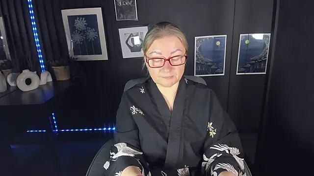 AlexandraKind online show from October 2025 01:44:01 PM