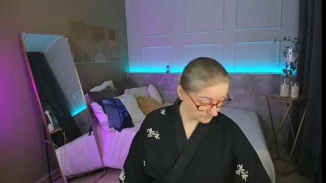 AlexandraKind online show from March 2026 01:33:01 PM