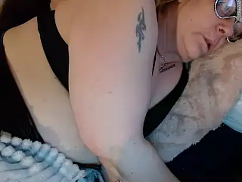 Snapshot of housewife_shantie chatting on February 2025 07:33:01 PM housewife shantie online show from February 2025 07:33:01 PM