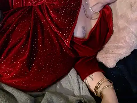 Snapshot of housewife_shantie chatting on February 2025 09:43:01 PM housewife shantie online show from February 2025 09:43:01 PM
