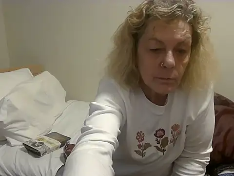 Snapshot of housewife_shantie chatting on October 2025 10:11:02 AM housewife shantie online show from October 2025 10:11:02 AM