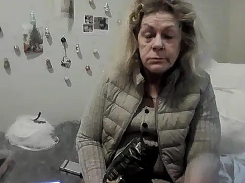 housewife shantie online show from December 2025 12:54:01 PM