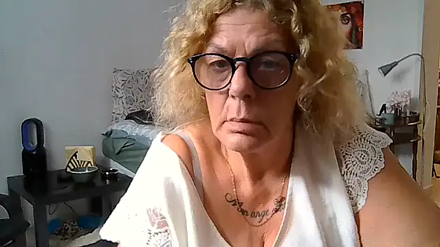 housewife shantie online show from July 2026 09:23:01 AM