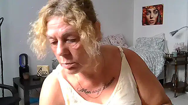 housewife shantie online show from July 2026 10:40:01 AM