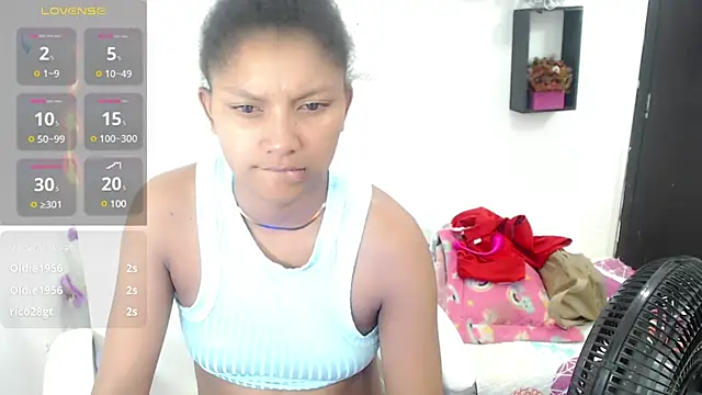 Snapshot of elly_willis chatting on March 2025 09:02:02 AM elly willis online show from March 2025 09:02:02 AM