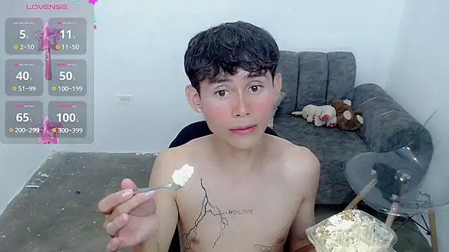 Snapshot of tanjiro_cute chatting on December 2024 06:59:01 AM tanjiro cute online show from December 2024 06:59:01 AM