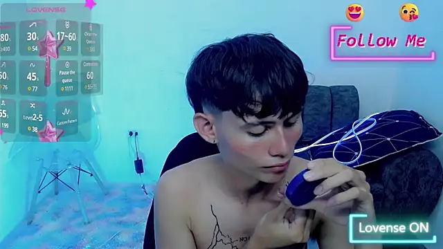 Snapshot of tanjiro_cute chatting on January 2025 04:08:01 AM tanjiro cute online show from January 2025 04:08:01 AM