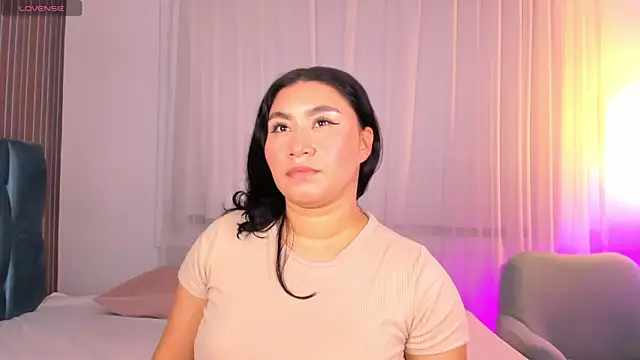 Snapshot of leylaclintonxx chatting on October 2025 08:43:02 PM leylaclintonxx online show from October 2025 08:43:02 PM