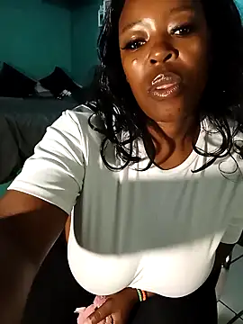 Snapshot of curvyloneah75 chatting on March 2025 08:09:02 AM curvyloneah75 online show from March 2025 08:09:02 AM