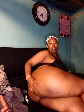 Snapshot of curvyloneah75 chatting on September 2025 03:18:02 AM curvyloneah75 online show from September 2025 03:18:02 AM