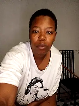 Snapshot of curvyloneah75 chatting on October 2025 04:04:02 AM curvyloneah75 online show from October 2025 04:04:02 AM