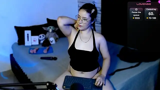 Snapshot of DollCam__ chatting on December 2024 11:13:02 PM DollCam online show from December 2024 11:13:02 PM