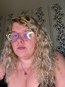 Snapshot of CurvyAnonymousGirl89 chatting on January 2025 11:45:01 AM CurvyAnonymousGirl89 online show from January 2025 11:45:01 AM
