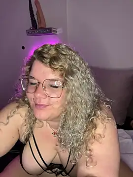 Snapshot of CurvyAnonymousGirl89 chatting on January 2025 06:49:01 AM CurvyAnonymousGirl89 online show from January 2025 06:49:01 AM