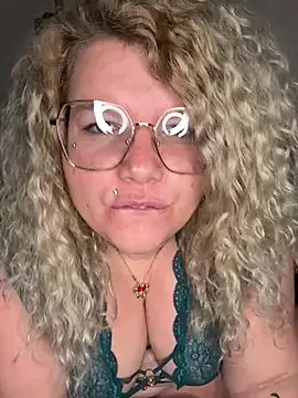 Snapshot of CurvyAnonymousGirl89 chatting on January 2025 06:32:02 PM CurvyAnonymousGirl89 online show from January 2025 06:32:02 PM