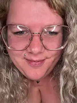 Snapshot of CurvyAnonymousGirl89 chatting on February 2025 08:38:02 PM CurvyAnonymousGirl89 online show from February 2025 08:38:02 PM