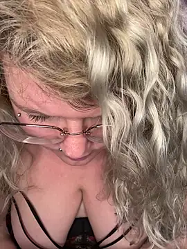 Snapshot of CurvyAnonymousGirl89 chatting on February 2025 07:42:02 PM CurvyAnonymousGirl89 online show from February 2025 07:42:02 PM