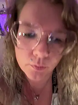 CurvyAnonymousGirl89 online show from February 2026 05:02:01 PM