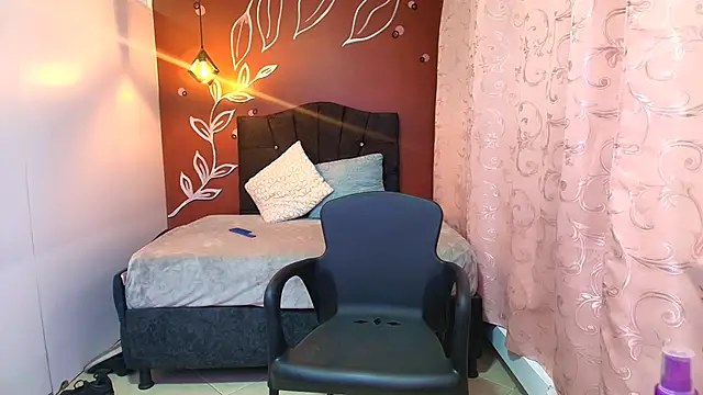 Snapshot of Connie_smith chatting on December 2024 01:40:01 AM Connie smith online show from December 2024 01:40:01 AM