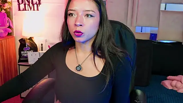 natacha  black  online show from May 2026 10:06:02 PM