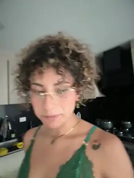 Snapshot of varenkaivanova_22 chatting on May 2026 10:11:02 PM varenkaivanova 22 online show from May 2026 10:11:02 PM