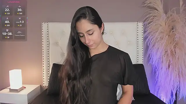 Julia Martinez  online show from June 2026 04:15:01 PM